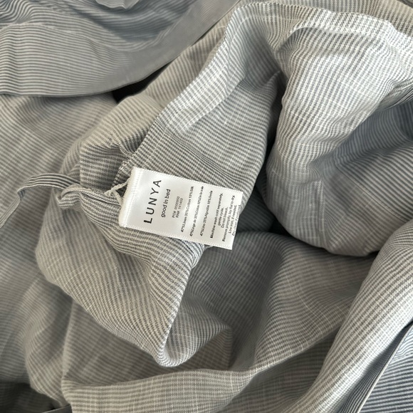 NWOT 💙🤍 Lunya Resort Linen Silk Kimono Robe pinstripe Blue and White - Picture 5 of 8